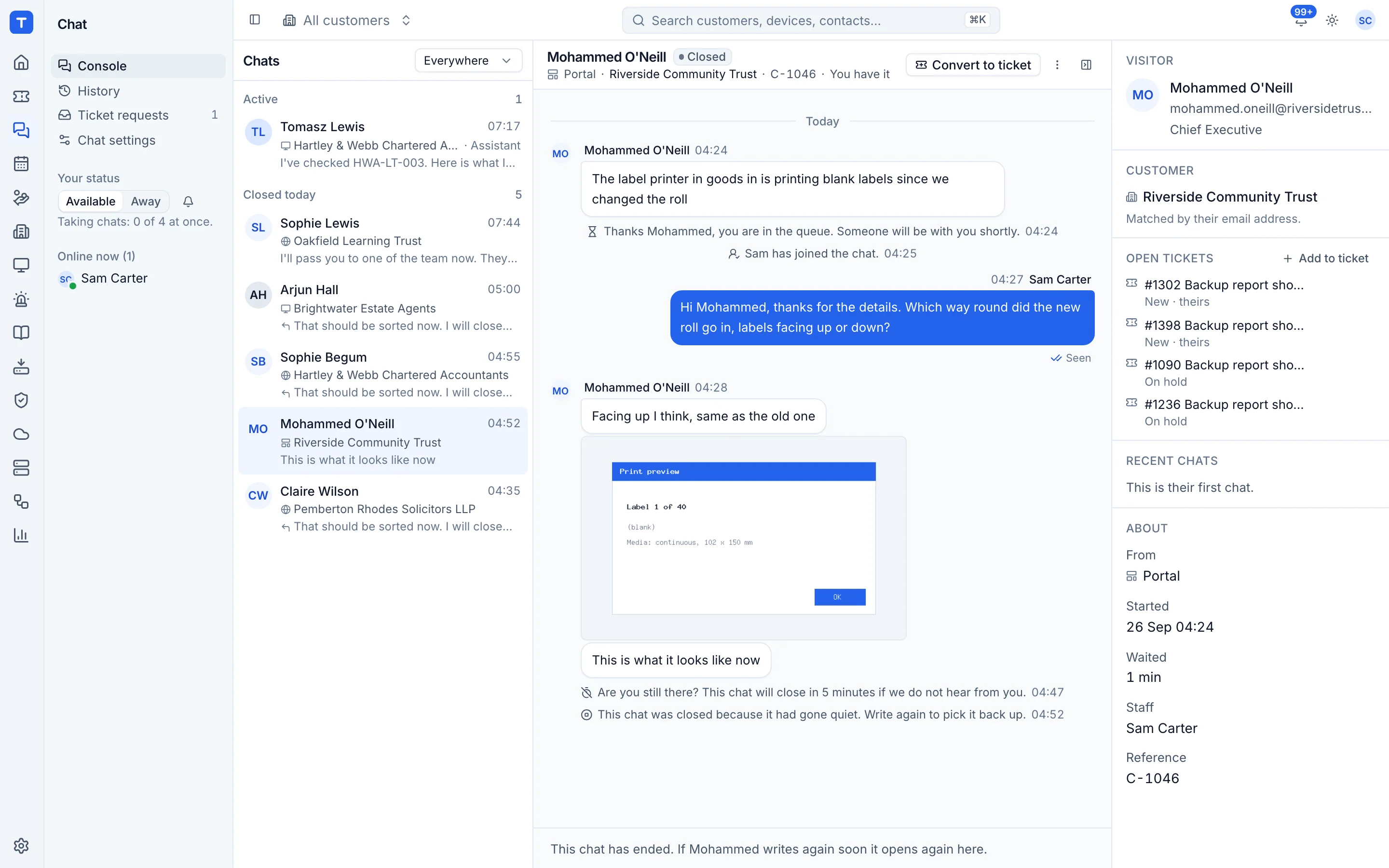 The chat console with a customer conversation